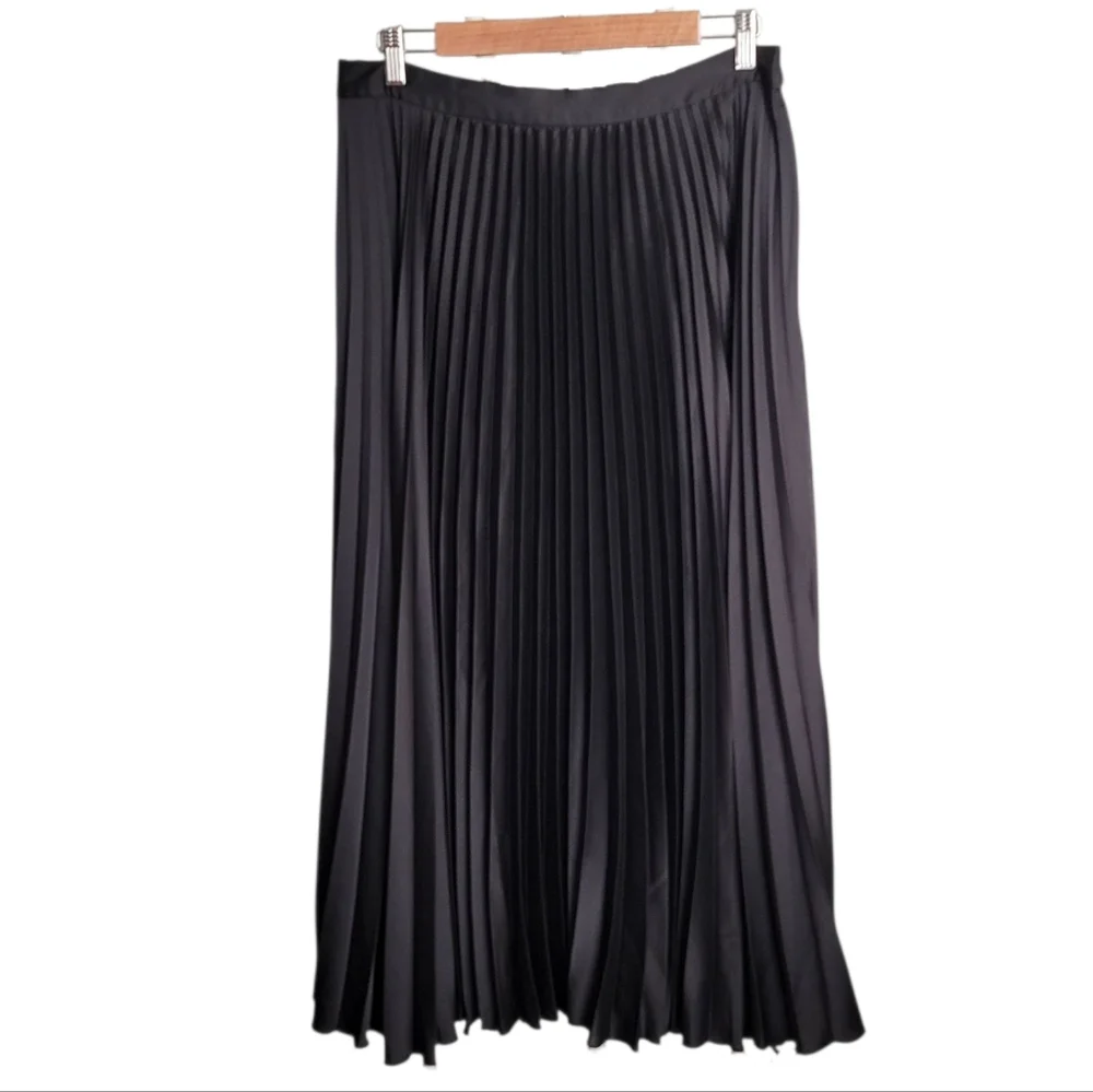 Abercrombie & Fitch Mid Rise Pleated Maxi Skirt in Black - Picture 3 of 10